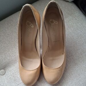 Butter Beige Round-Toe Women's Pumps